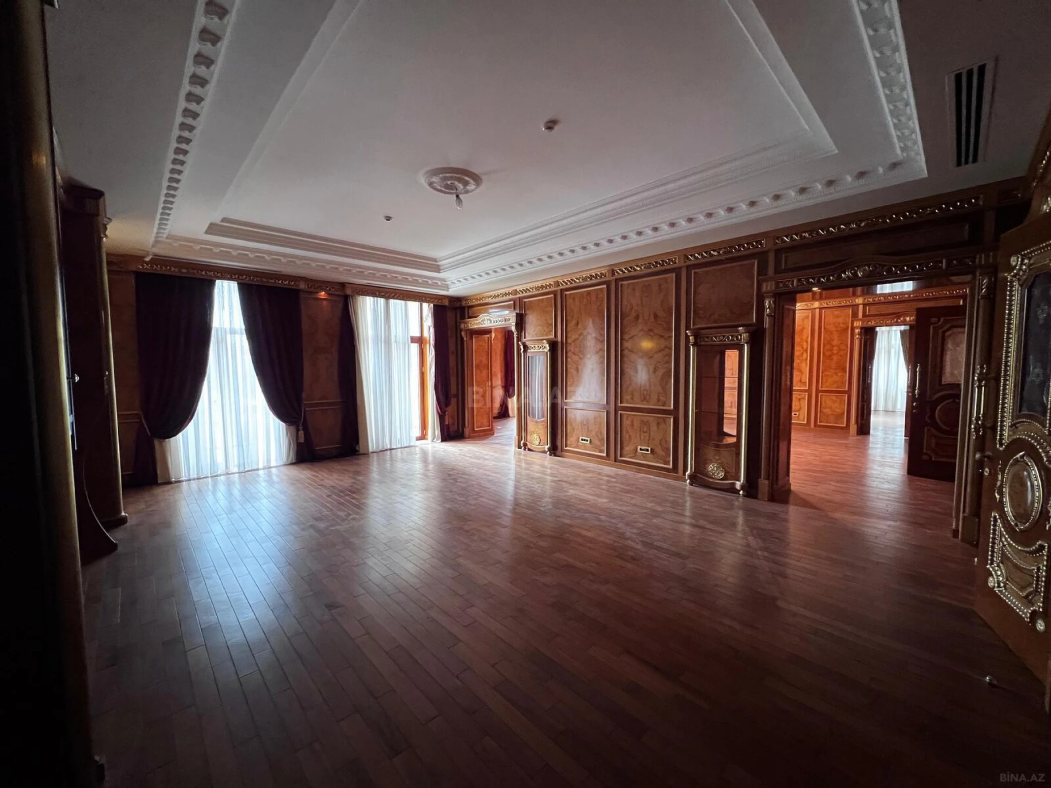 Satılır 6 otaqlı mənzil 420 m²