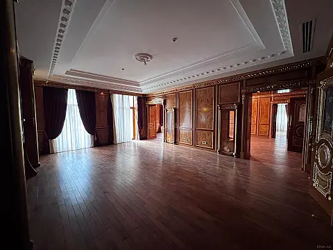 Satılır 6 otaqlı mənzil 420 m²