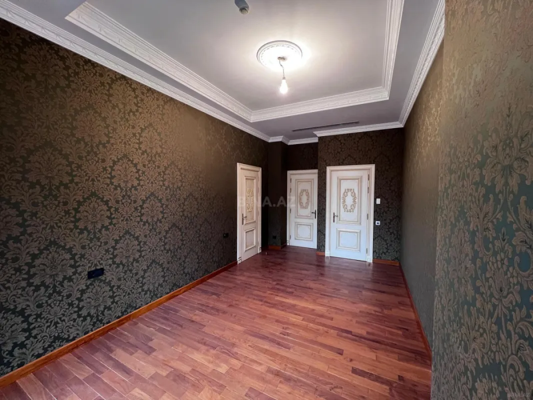 Satılır 6 otaqlı mənzil 420 m²