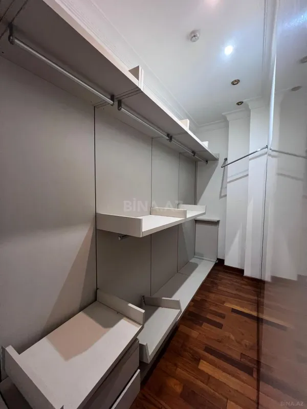 Satılır 6 otaqlı mənzil 420 m²
