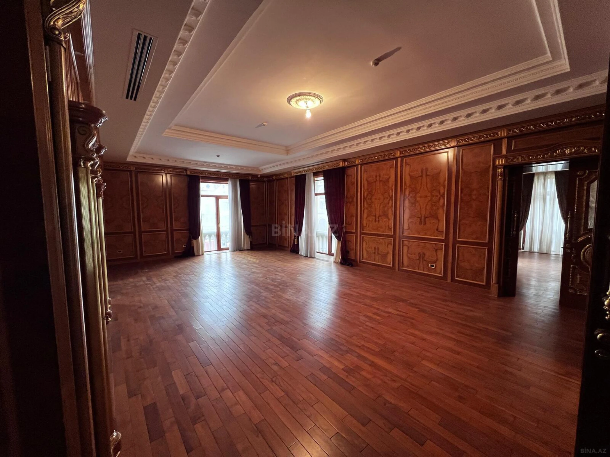 Satılır 6 otaqlı mənzil 420 m²