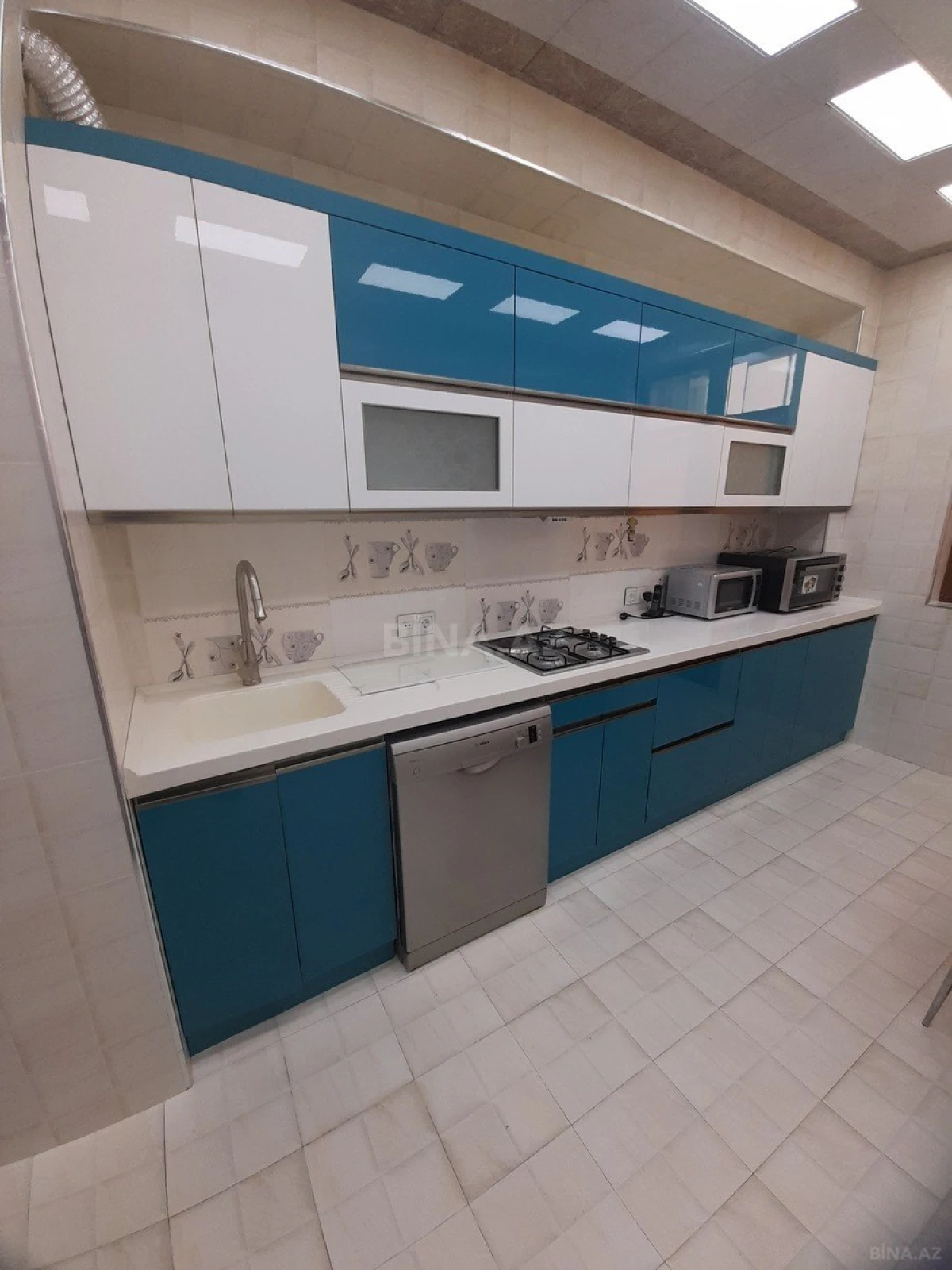 Kirayə verilir 2 otaqlı mənzil 100 m²