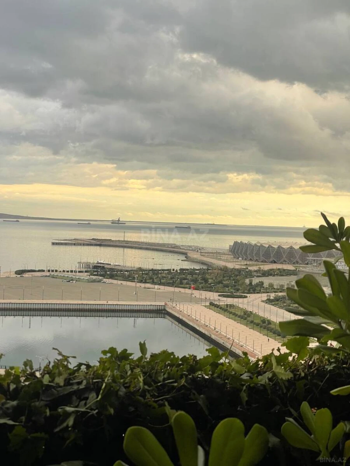 Satılır 5 otaqlı mənzil 436.6 m²