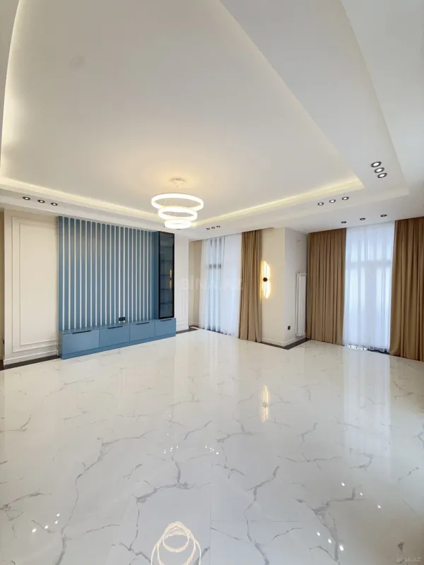 Satılır 3 otaqlı mənzil 132 m²