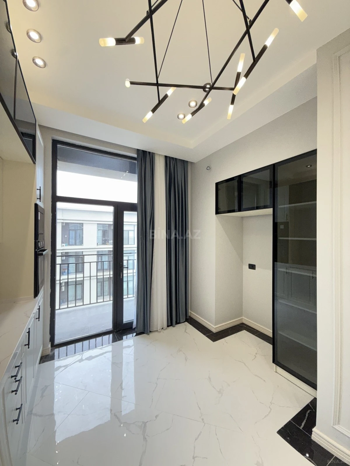 Satılır 3 otaqlı mənzil 132 m²