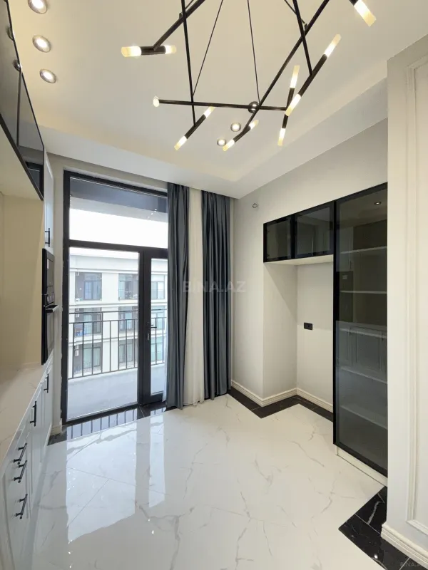 Satılır 3 otaqlı mənzil 132 m²
