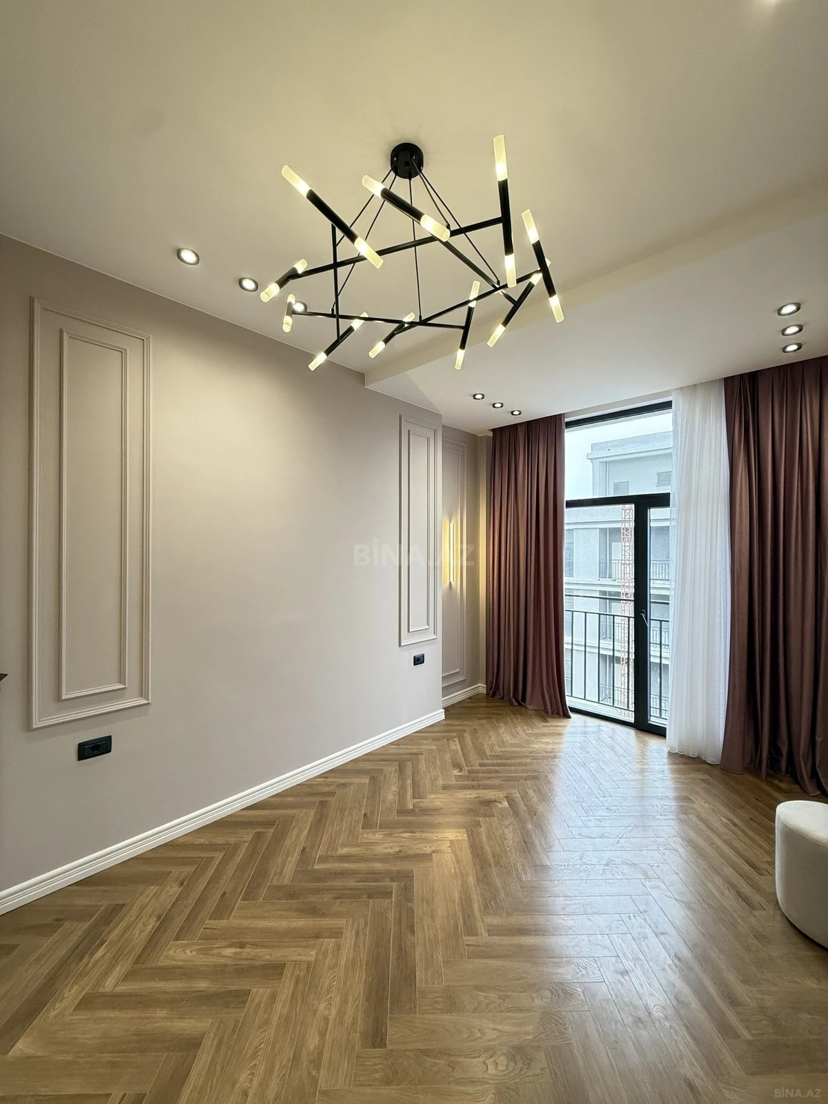 Satılır 3 otaqlı mənzil 132 m²