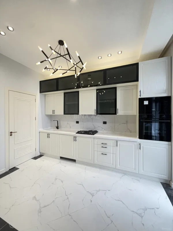 Satılır 3 otaqlı mənzil 132 m²