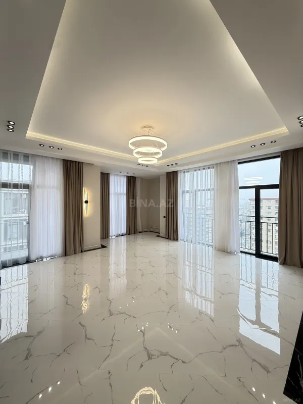 Satılır 3 otaqlı mənzil 132 m²