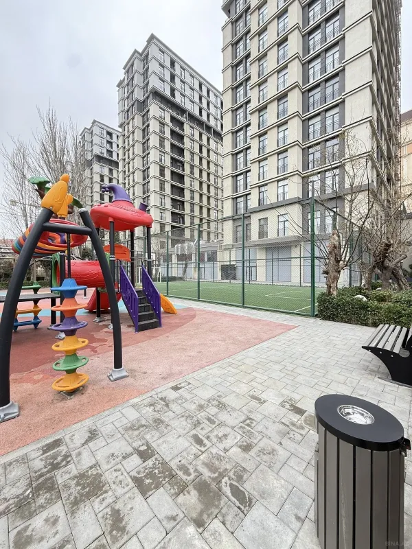 Satılır 3 otaqlı mənzil 132 m²