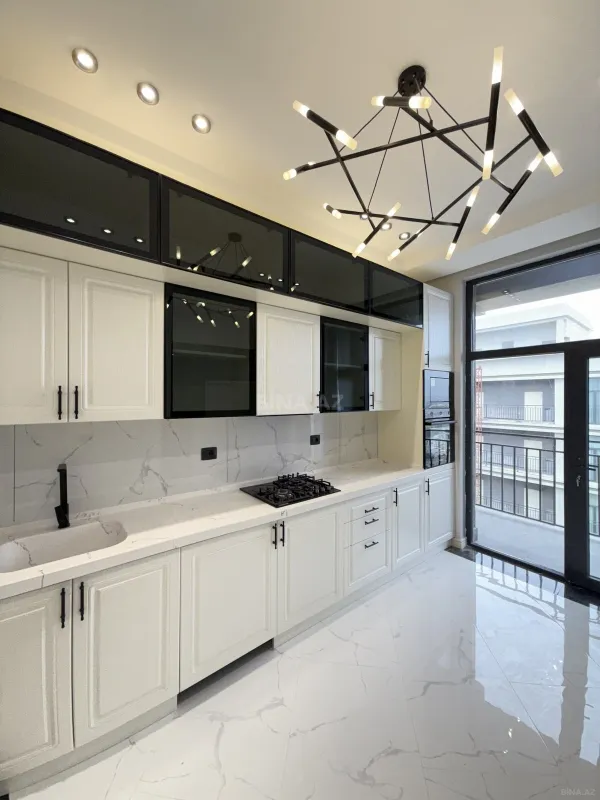 Satılır 3 otaqlı mənzil 132 m²