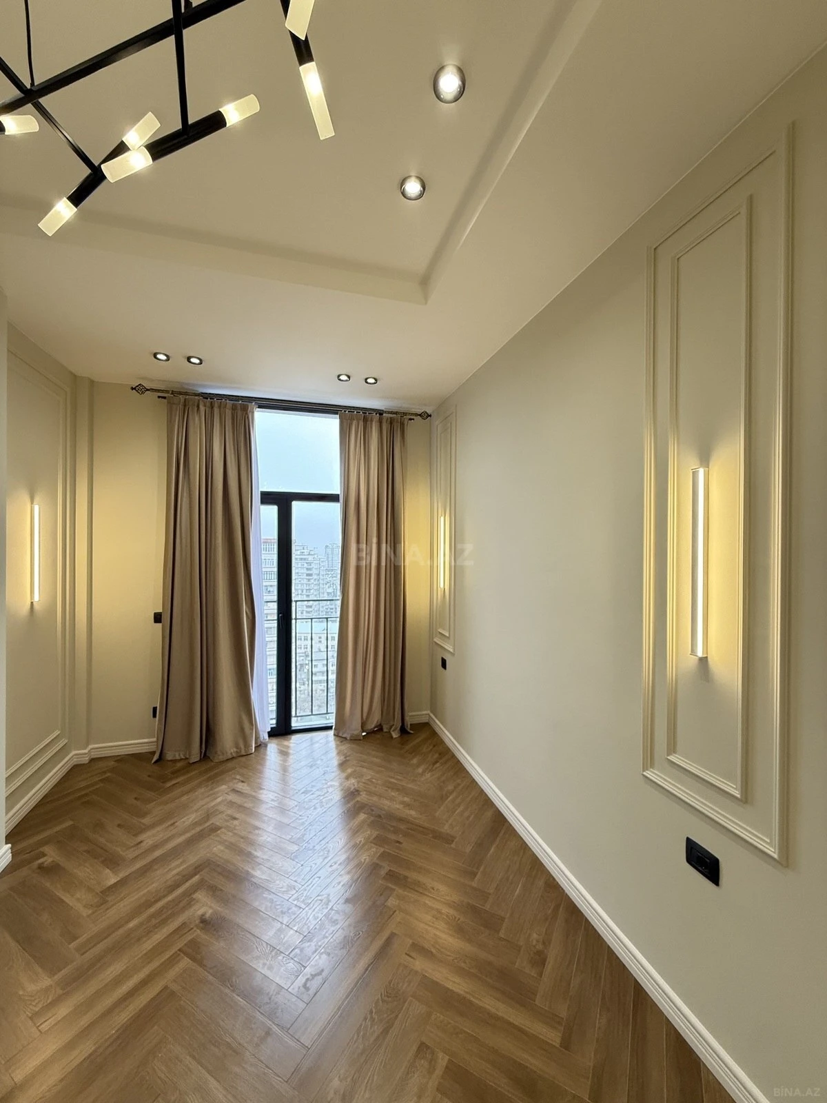 Satılır 3 otaqlı mənzil 132 m²