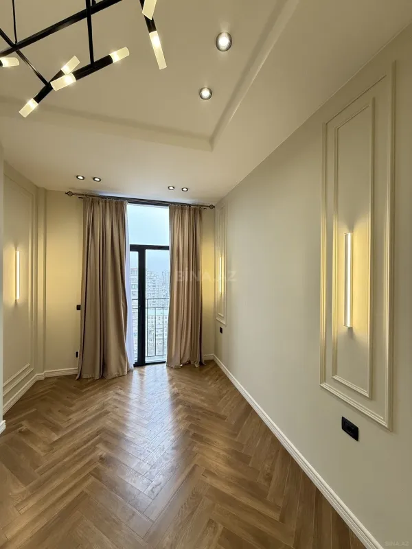Satılır 3 otaqlı mənzil 132 m²