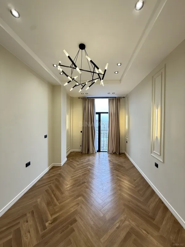 Satılır 3 otaqlı mənzil 132 m²