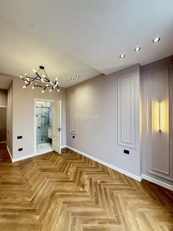 Satılır 3 otaqlı mənzil 132 m²