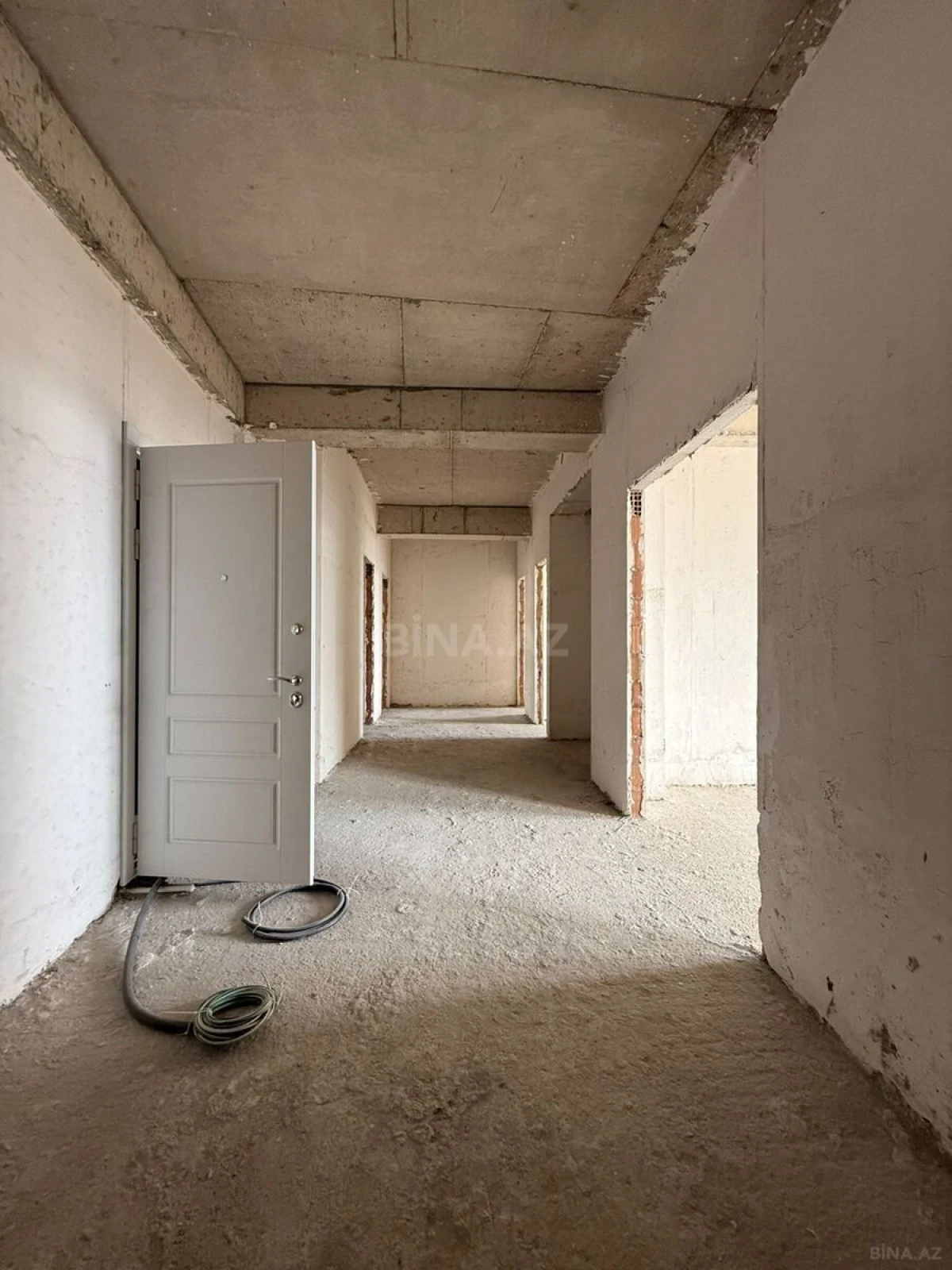 Satılır 4 otaqlı mənzil 160 m²