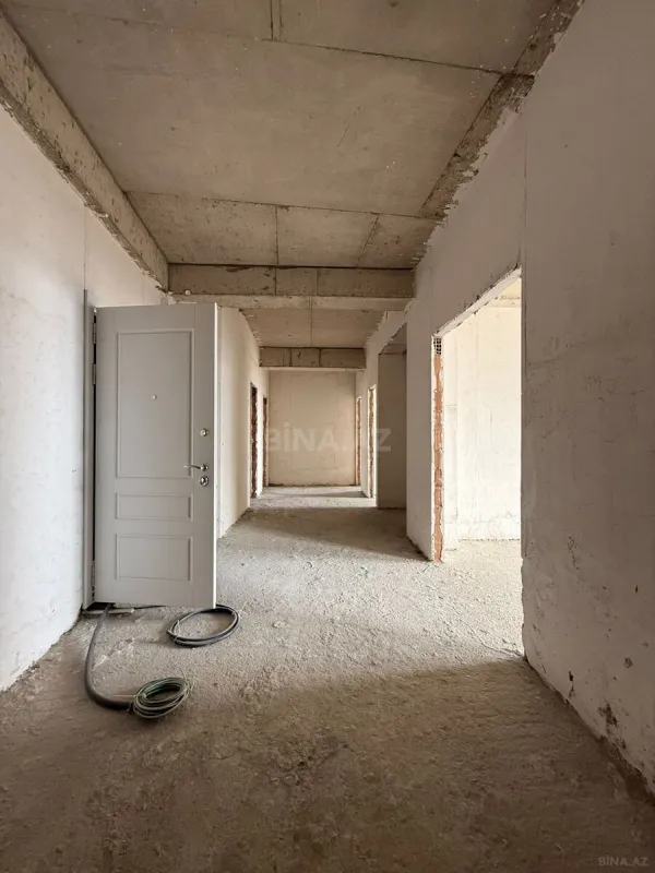 Satılır 4 otaqlı mənzil 160 m²