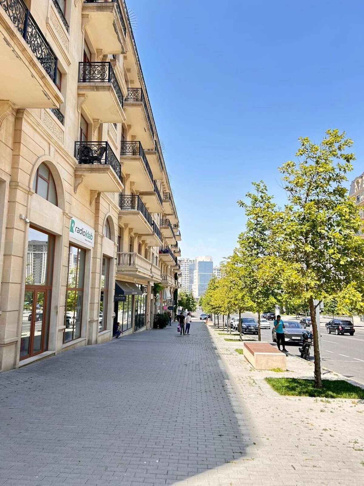Satılır 4 otaqlı mənzil 160 m²