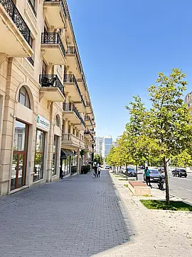 Satılır 4 otaqlı mənzil 160 m²