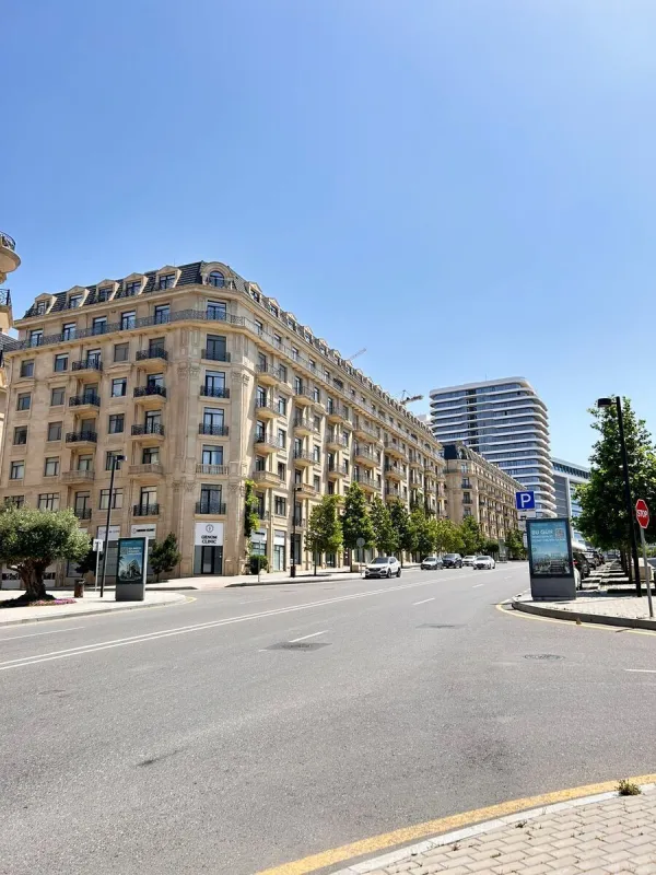 Satılır 4 otaqlı mənzil 160 m²