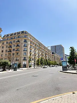 Satılır 4 otaqlı mənzil 160 m²