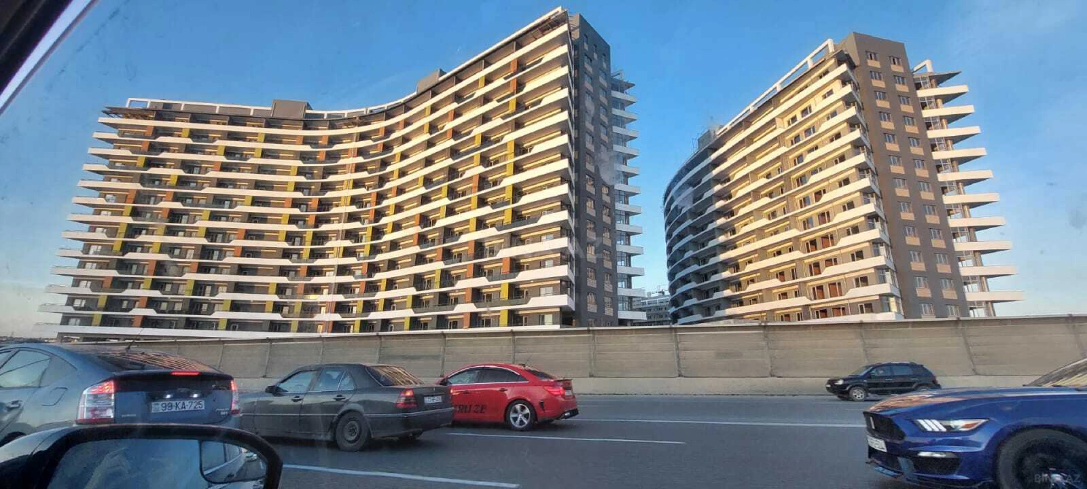 Satılır 2 otaqlı mənzil 72.1 m²