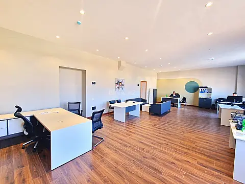 Kirayə verilir obyekt 256 m²