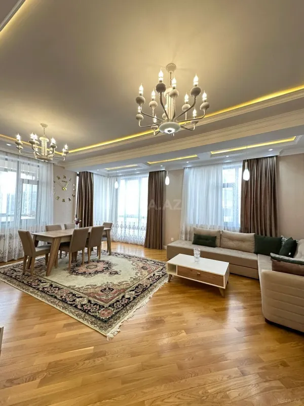 Satılır 3 otaqlı mənzil 125 m²