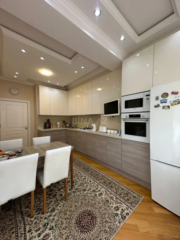 Satılır 3 otaqlı mənzil 125 m²