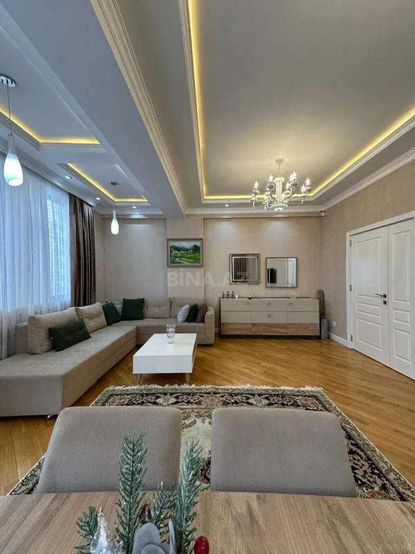Satılır 3 otaqlı mənzil 125 m²