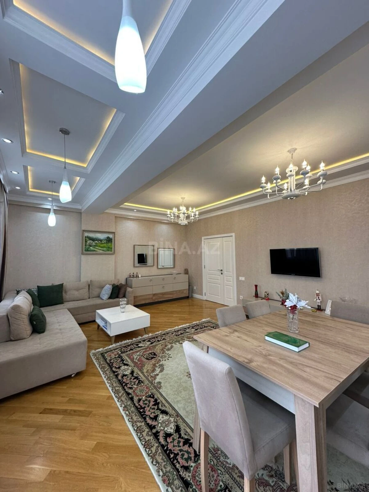 Satılır 3 otaqlı mənzil 125 m²