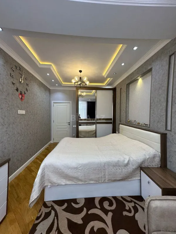 Satılır 3 otaqlı mənzil 125 m²