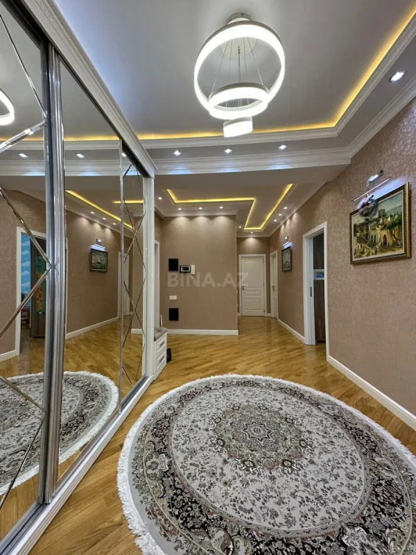 Satılır 3 otaqlı mənzil 125 m²