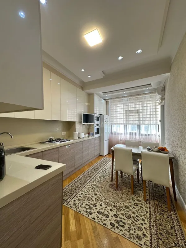 Satılır 3 otaqlı mənzil 125 m²