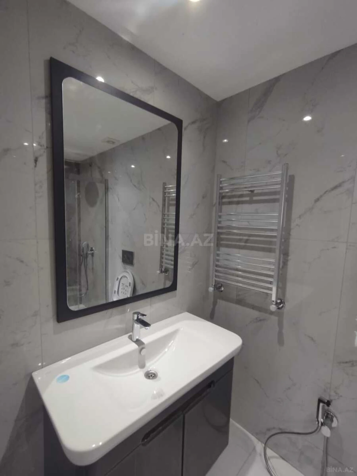 Satılır 4 otaqlı mənzil 122 m²