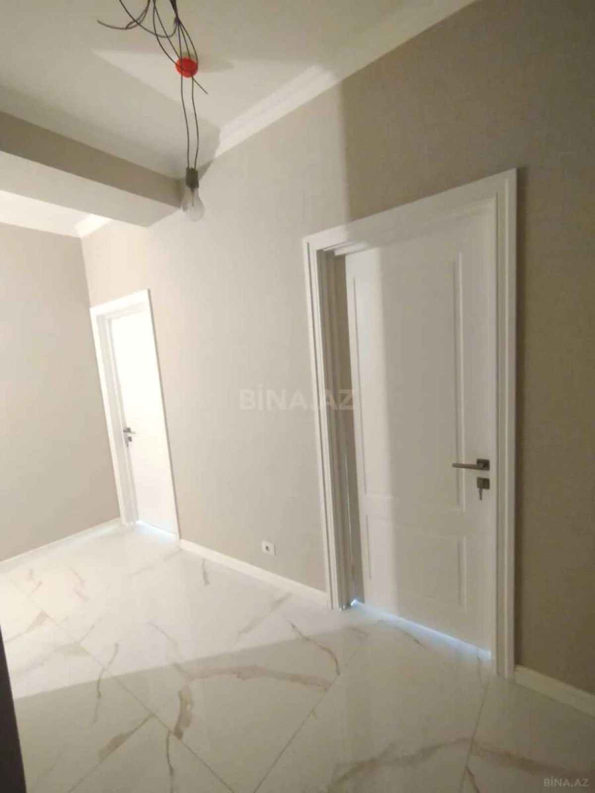 Satılır 4 otaqlı mənzil 122 m²