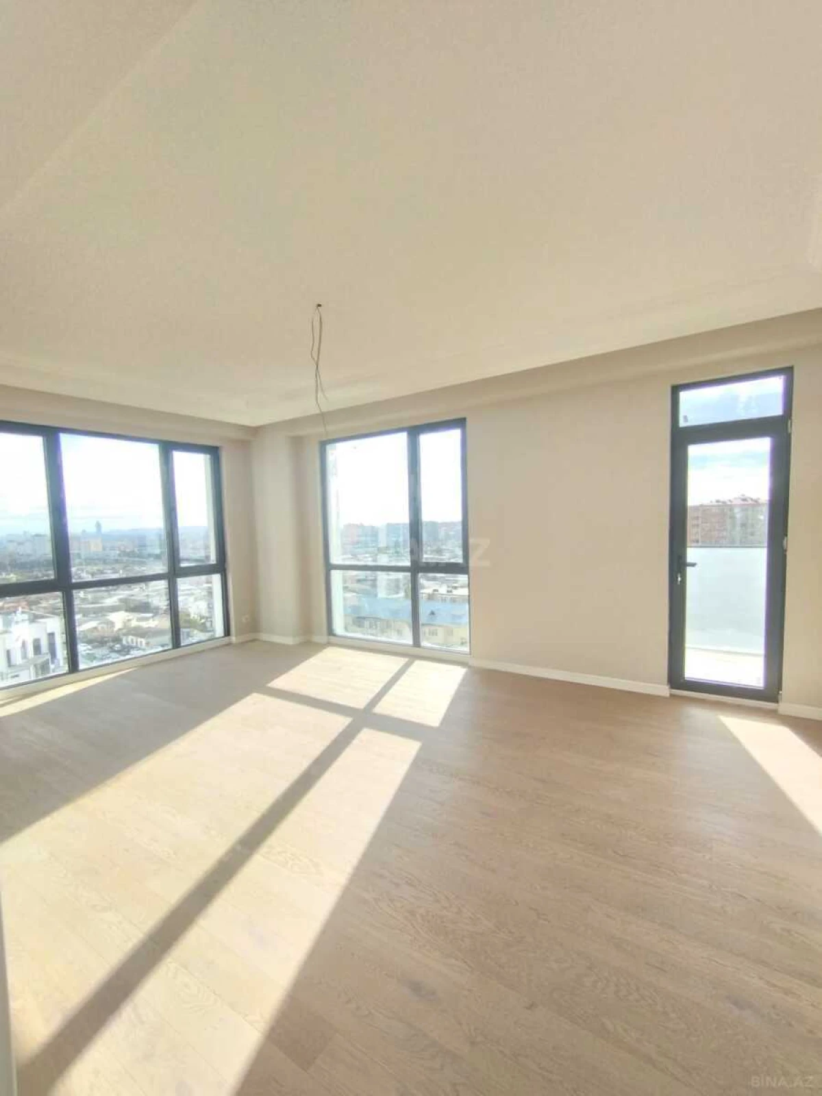 Satılır 4 otaqlı mənzil 122 m²