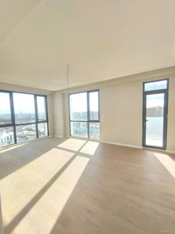 Satılır 4 otaqlı mənzil 122 m²