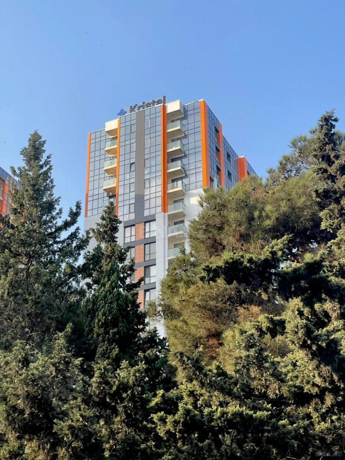 Satılır 4 otaqlı mənzil 122 m²