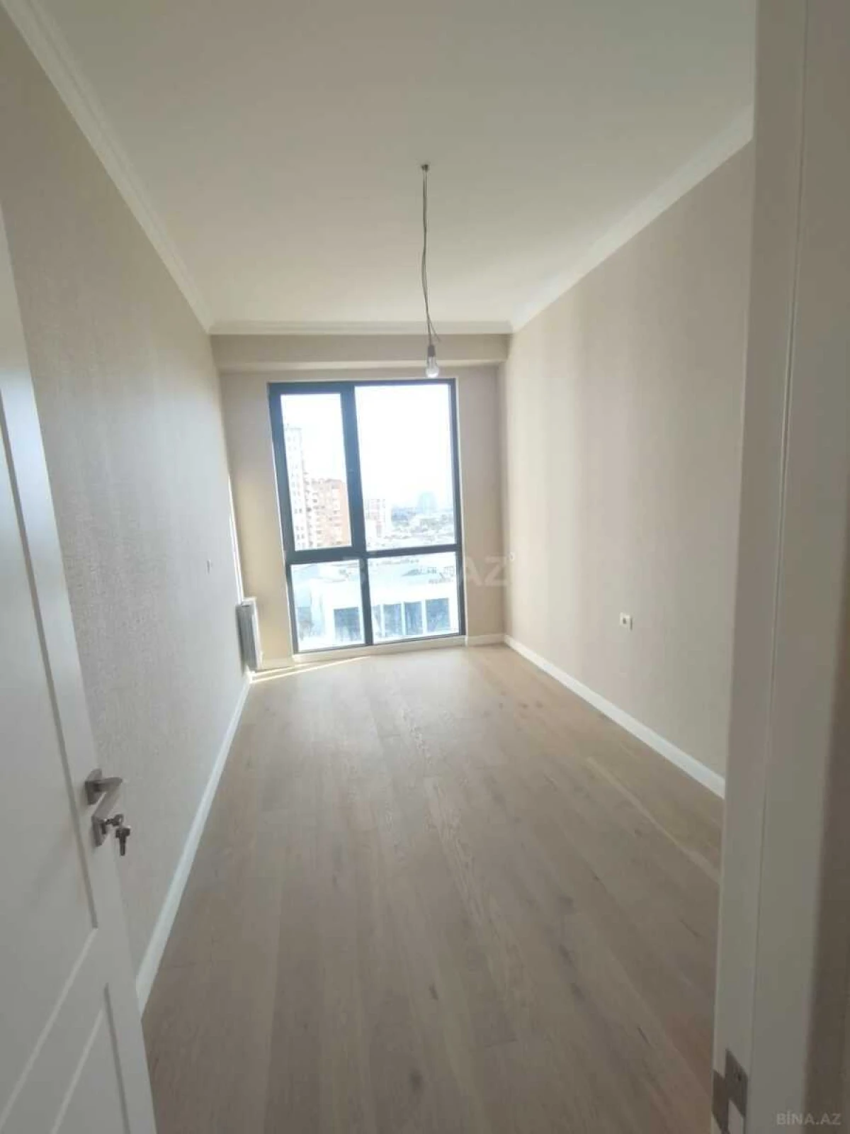 Satılır 4 otaqlı mənzil 122 m²