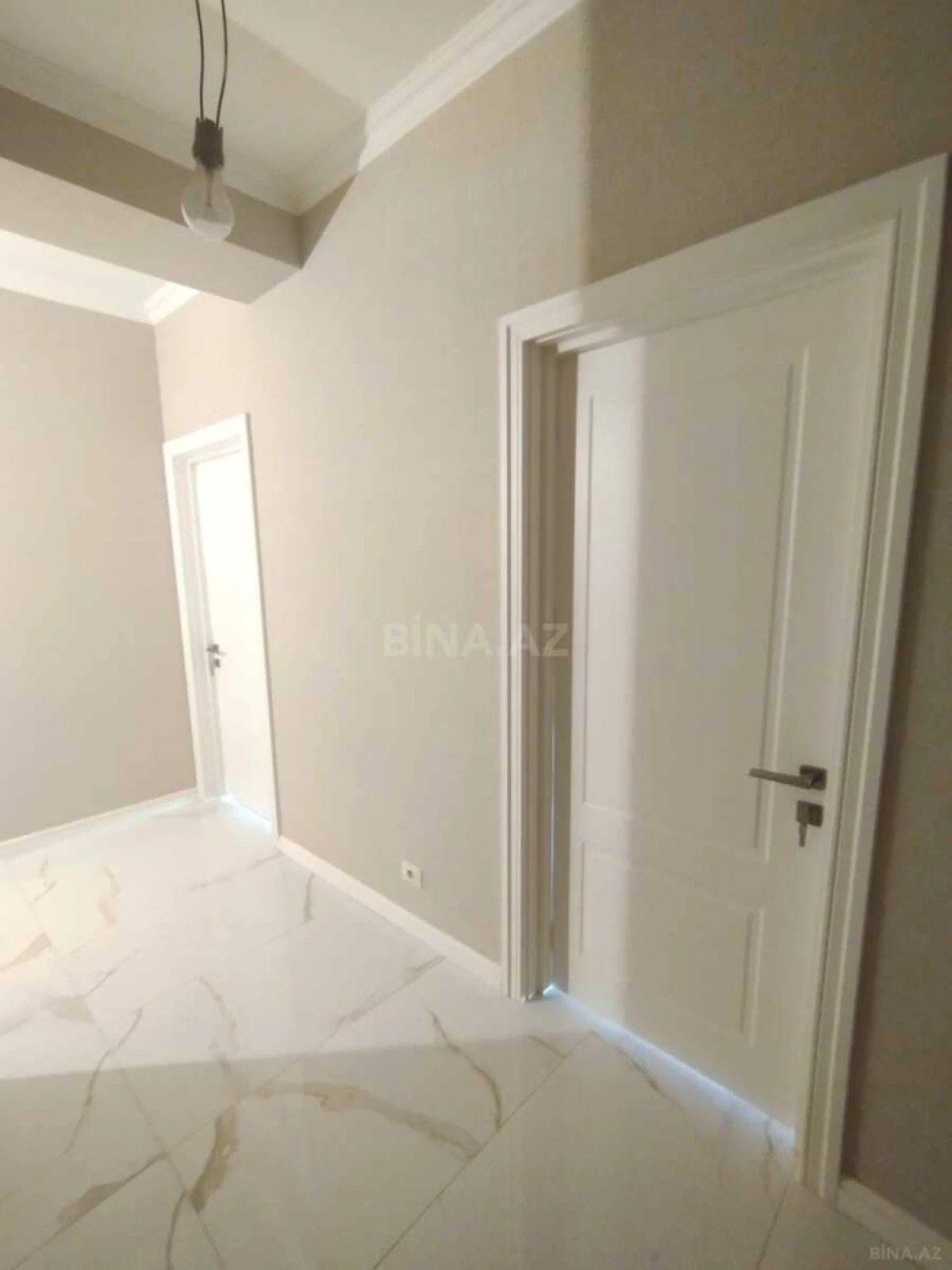 Satılır 4 otaqlı mənzil 122 m²