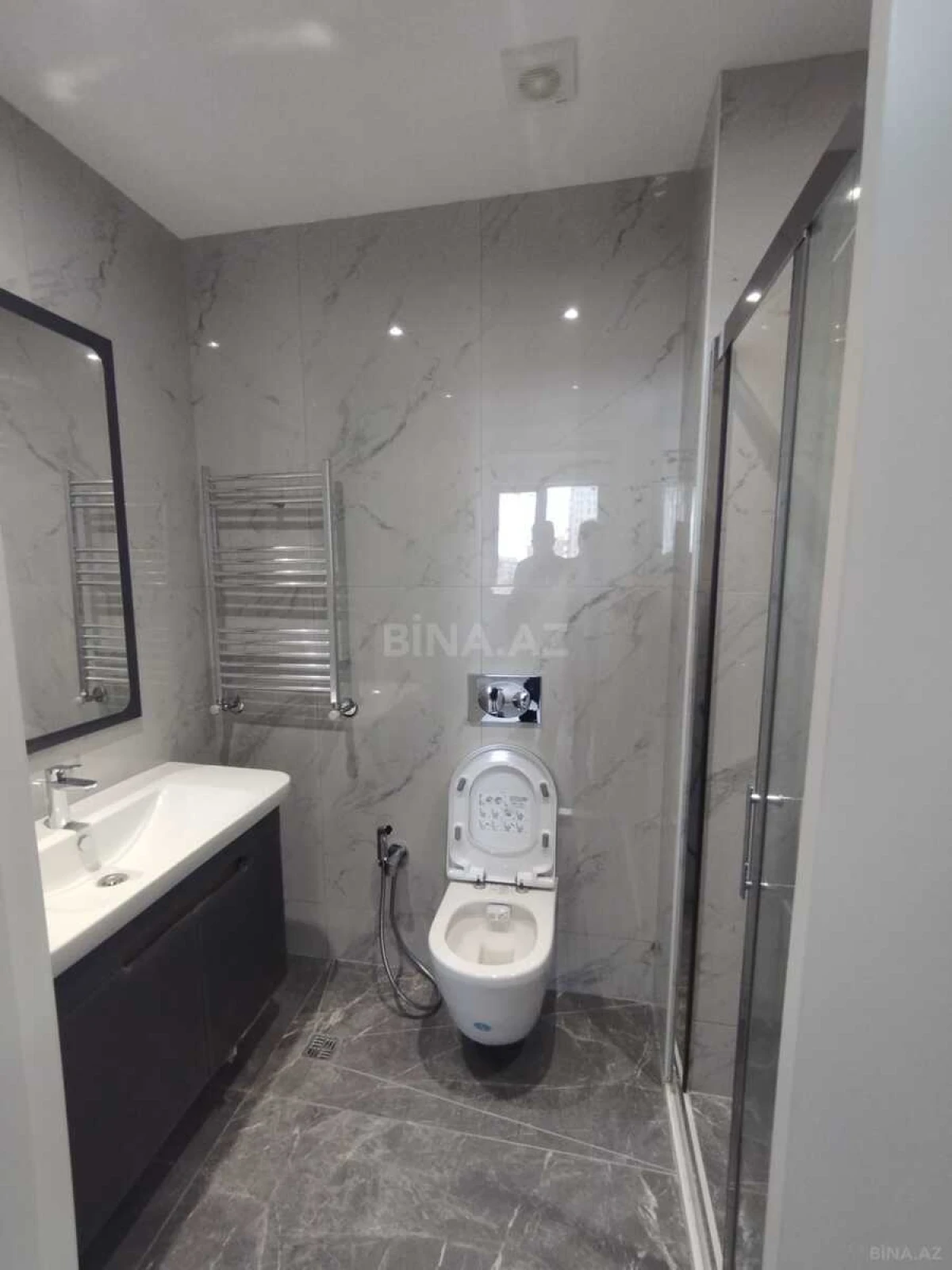 Satılır 4 otaqlı mənzil 122 m²