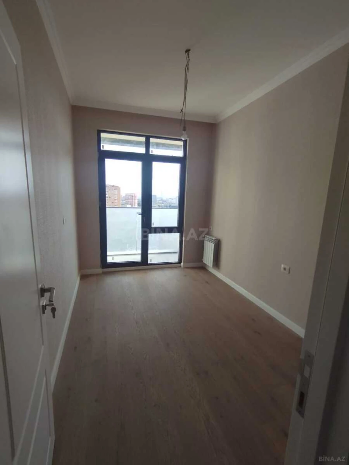 Satılır 4 otaqlı mənzil 122 m²