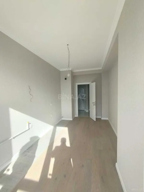 Satılır 4 otaqlı mənzil 122 m²