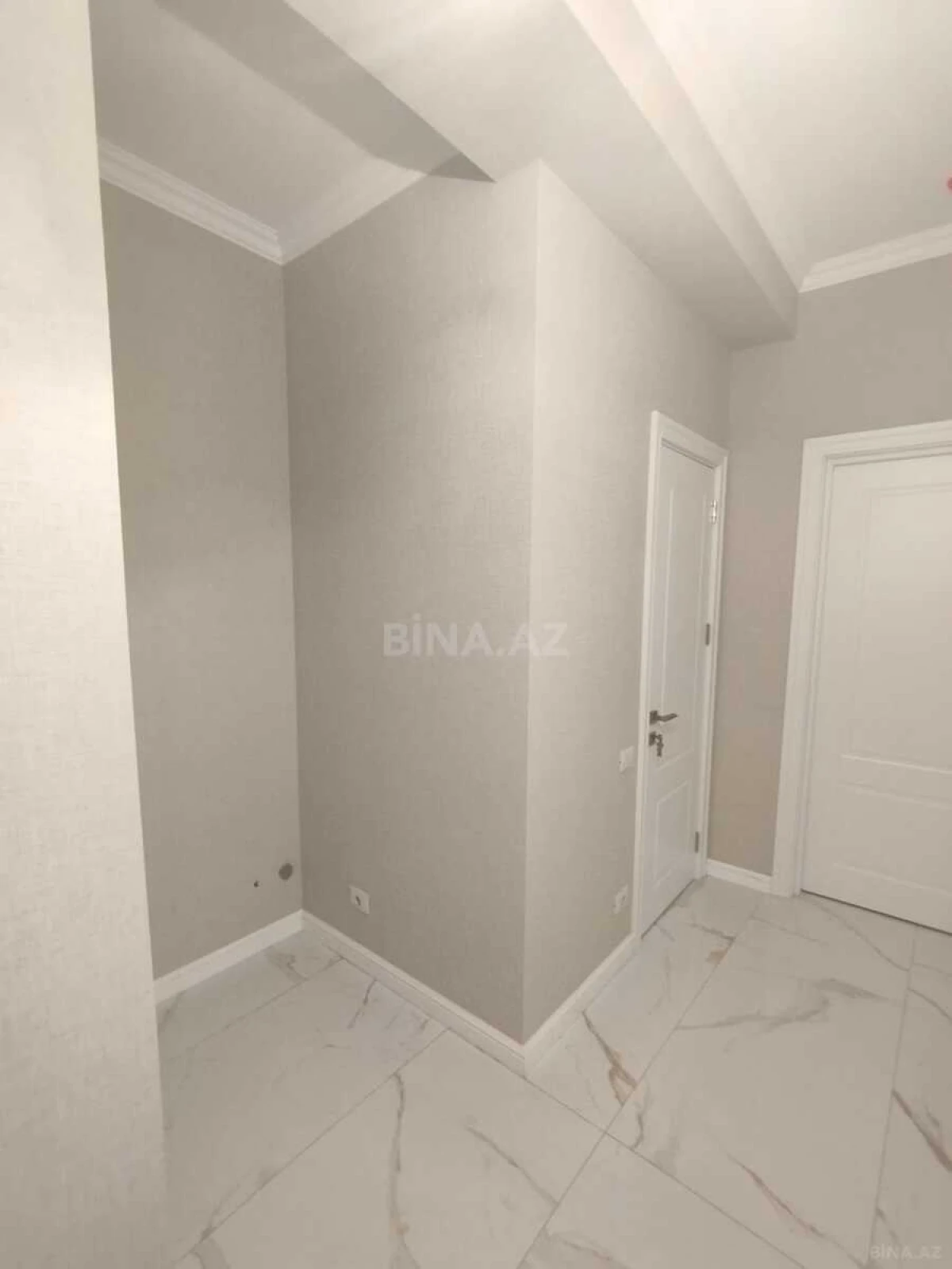 Satılır 4 otaqlı mənzil 122 m²