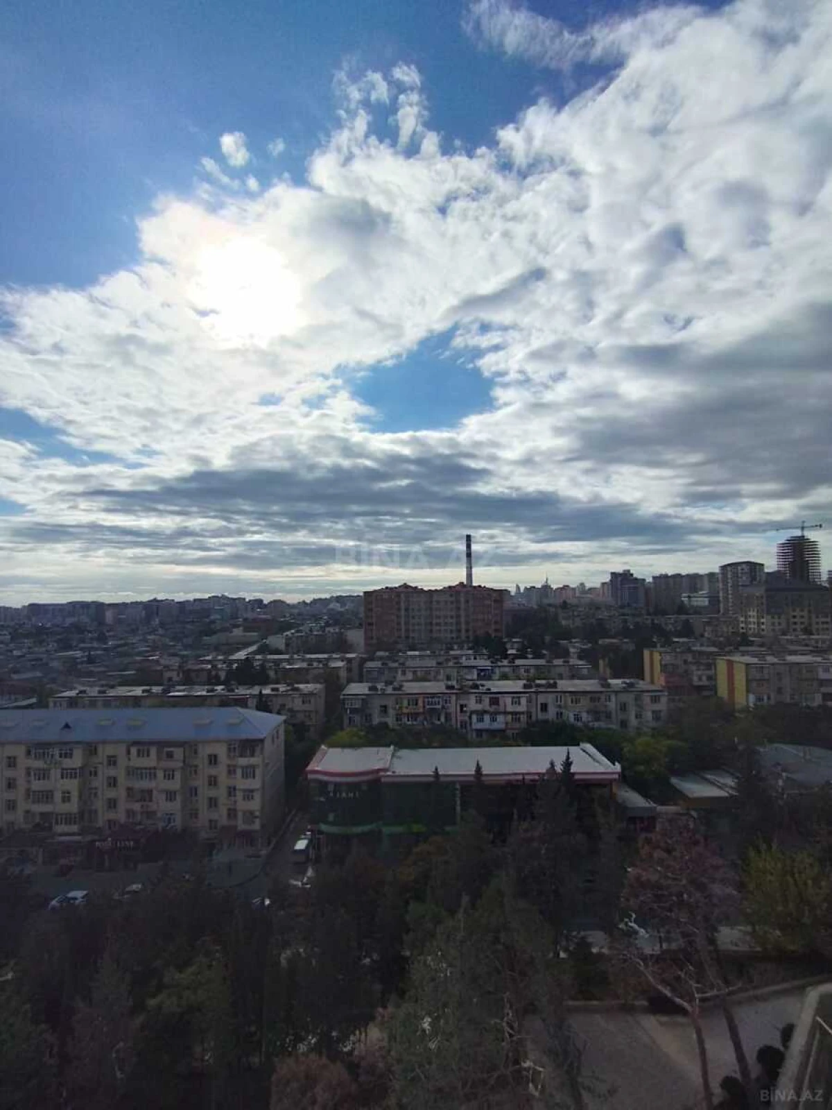 Satılır 4 otaqlı mənzil 122 m²
