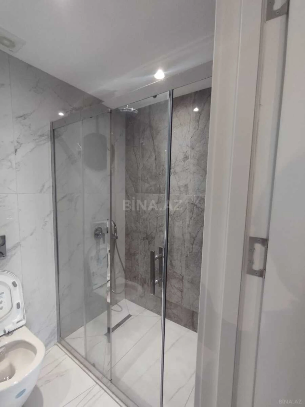 Satılır 4 otaqlı mənzil 122 m²