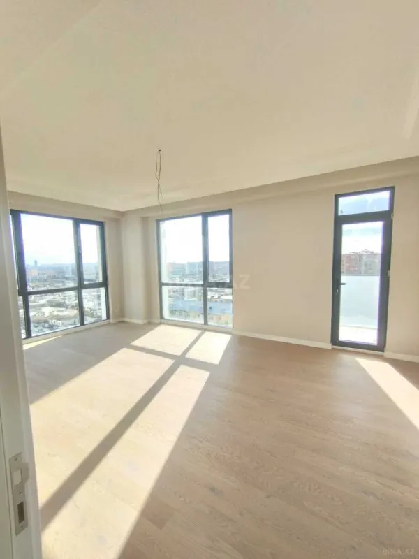 Satılır 4 otaqlı mənzil 122 m²