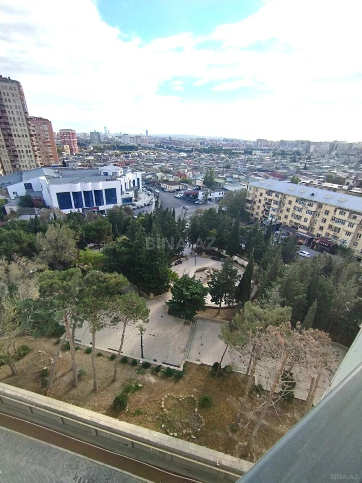 Satılır 4 otaqlı mənzil 122 m²