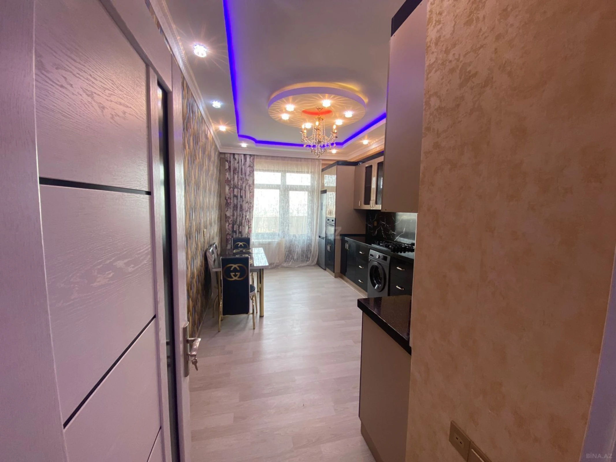 Satılır 3 otaqlı mənzil 141 m²